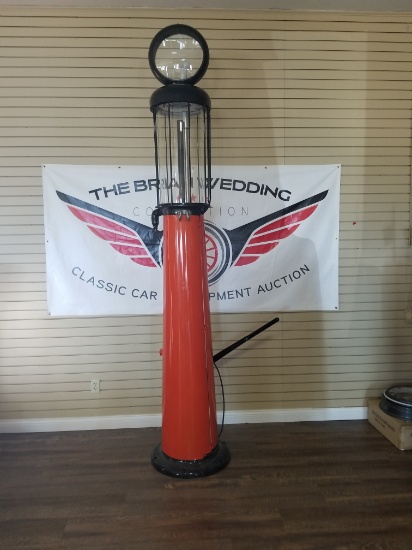 Visible gas pump. No hose or dispencer. No markings of model or brand.