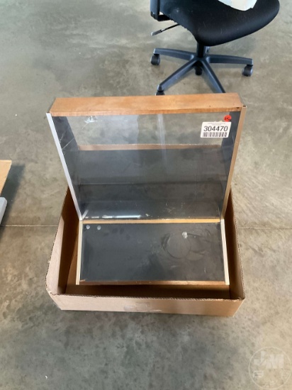 COUNTER TOP DISPLAY CASE