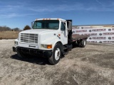 1999 INTERNATIONAL 4700 SINGLE AXLE REGULAR CAB FLATBED TRUCK VIN: 1HTSCAAM7XH592213