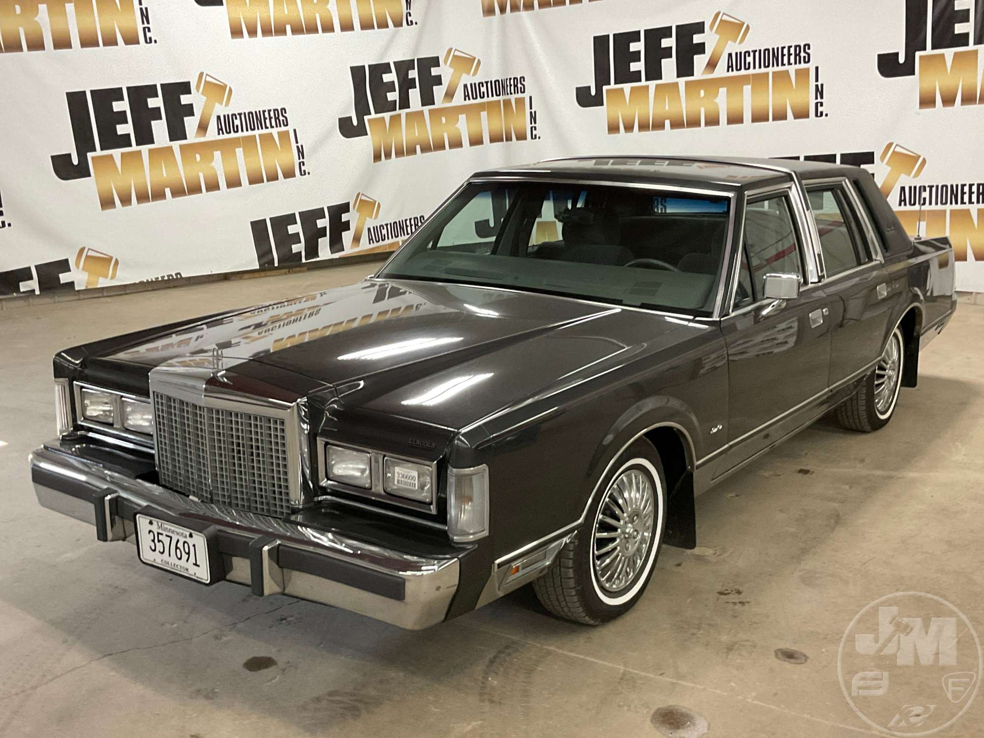 1986 LINCOLN TOWN CAR VIN: 1LNBP96F6GY758484 | Proxibid