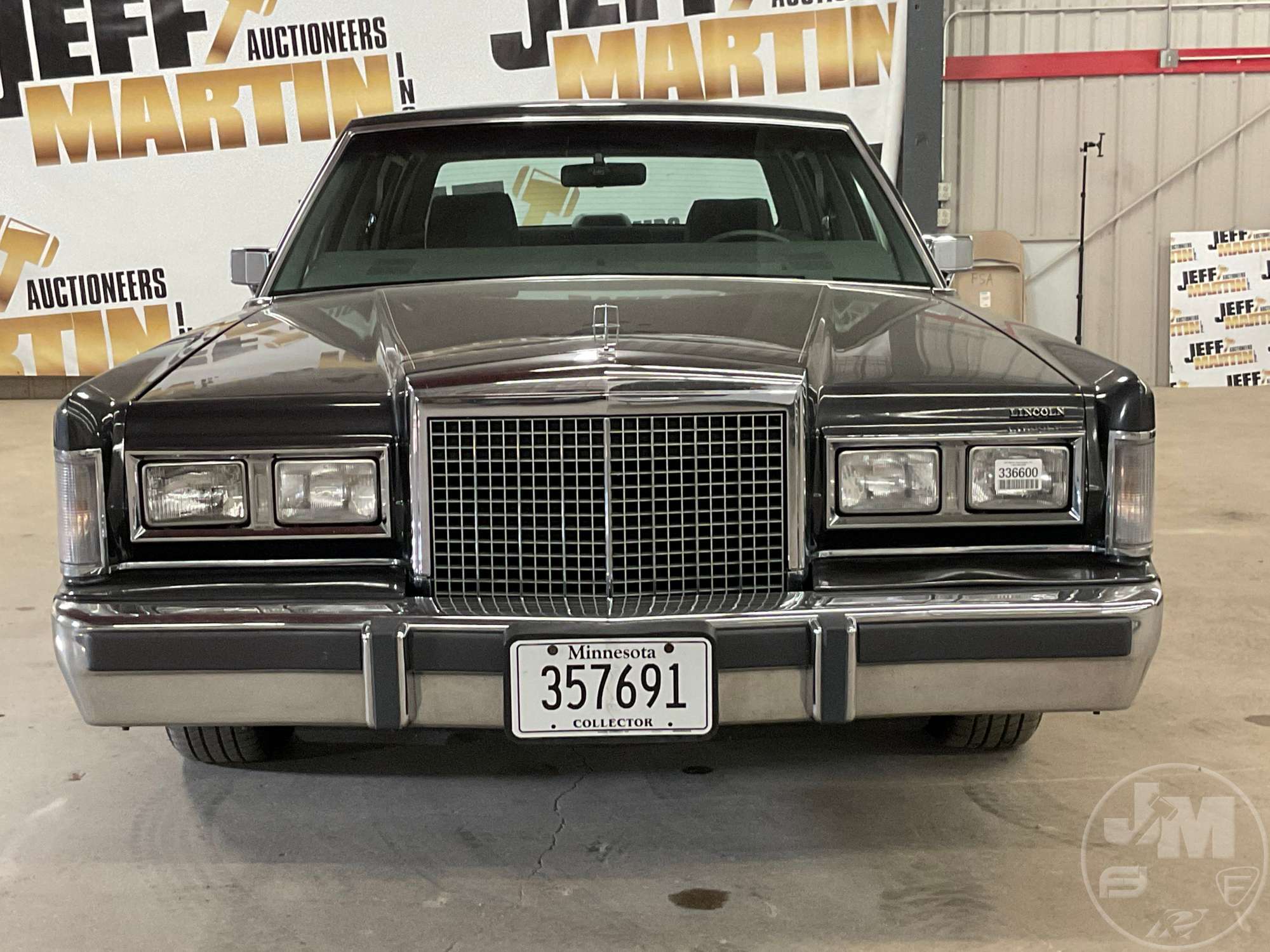 1986 LINCOLN TOWN CAR VIN: 1LNBP96F6GY758484 | Proxibid