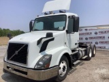 2016 VOLVO TRUCK VNL TANDEM AXLE DAY CAB TRUCK TRACTOR VIN: 4V4NC9EG1GN947315