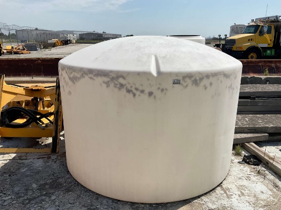 1550 GALLON POLY TANK