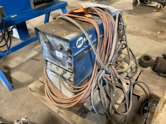 MILLER LEGEND AEAD 200LE 200 AMP PORTABLE WELDER SN: JJ433045