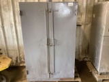 METAL CHEMICAL STORAGE CABINET WITH VENT