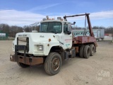 1996 MACK DM T/A VIN: 1M2B209CXTM017820
