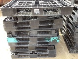 PLASTIC PALLETS 70