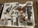 A PALLET OF, CORDED SAW ZAW, 2 CORDED DRILLS, AIR