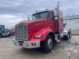 2006 KENWORTH T800 SERIES TANDEM AXLE TRUCK TRACTOR VIN: 1XKDD48X36R106305