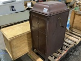 ANTIQUE VICTROLA, WOODEN CRATE