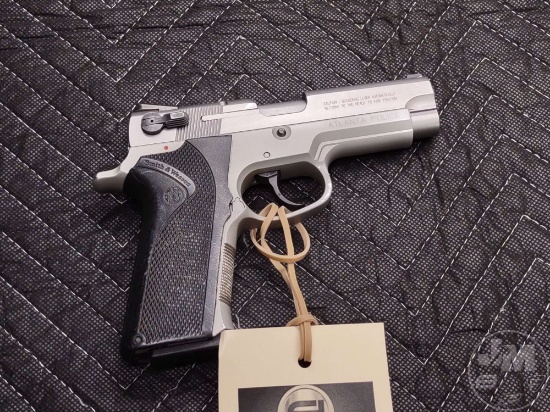 SMITH & WESSON MODEL 4003TSW .40 SMITH & WESSON SN: BAY9181