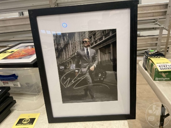 DANIEL CRAIG SIGNED PHOTO