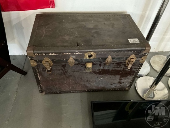 ANTIQUE TRAVEL CHEST
