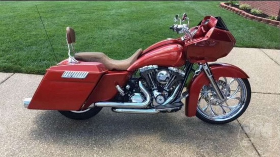 2013 HARLEY-DAVIDSON ROAD GLIDE CUSTOM MOTORCYCLE VIN: 1HD1KHM10DB669054