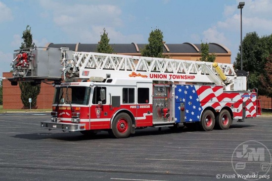1993 SIMON LTI LADDER TRUCK VIN: 68416 T/A FIRE TRUCK