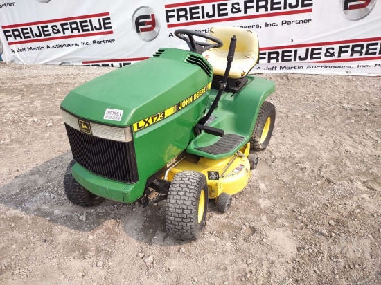 JOHN DEERE LX173 RIDING MOWER