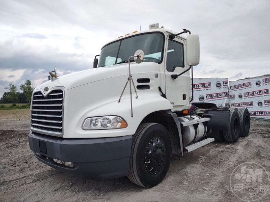 2005 MACK CX613 VISION TANDEM AXLE DAY CAB TRUCK TRACTOR VIN: 1M1AE06Y35N023155