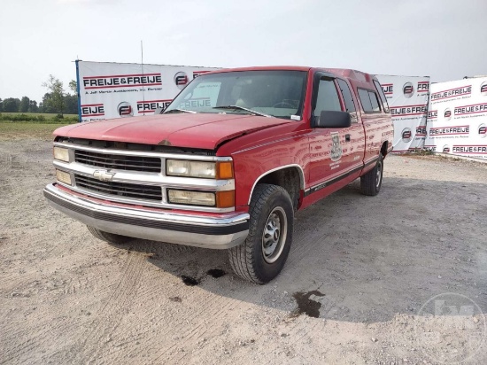 1998 CHEVROLET GMT-400 EXTENDED CAB 4X2 PICKUP VIN: 1GCGC29RXWE125165
