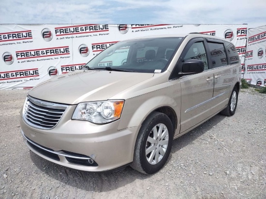 2015 CHRYSLER TOWN AND COUNTRY VIN: 2C4RC1BG8FR619927 FWD