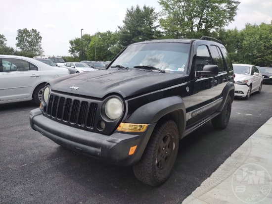 2007 JEEP LIBERTY VIN: 1J4GL48K87W572227 4WD