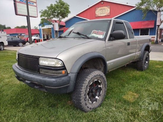 2001 CHEVROLET S-10 PICKUP EXTENDED CAB 4X4 PICKUP VIN: 1GCCT19W218222348