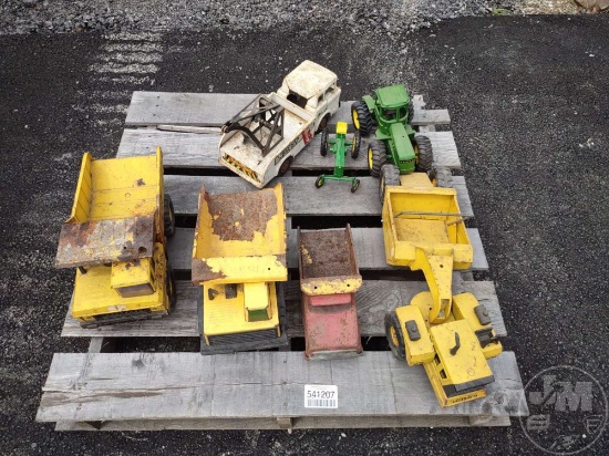 PALLET TONKA TRUCKS 2 JOHN DEERE TRACTORS
