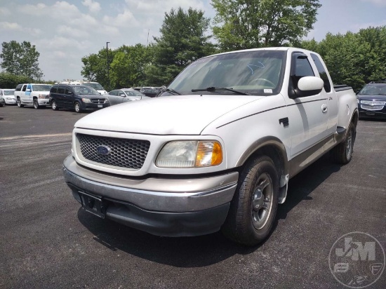 2001 FORD F-150 LARIAT CREW CAB 4X2 PICKUP VIN: 1FTRX07L51KF15360