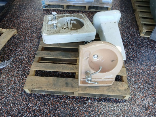 2 ANTIQUE PORCELAIN SINKS