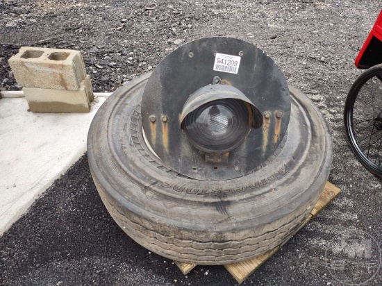 TRAIN TRACK LIGHT