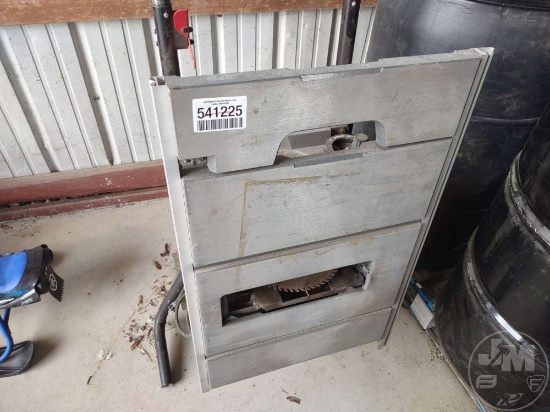 PORTABLE TABLE SAW