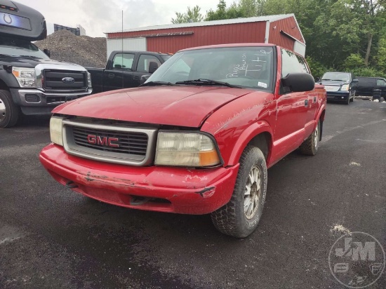 2003 GMC SONOMA CREW CAB 4X4 PICKUP VIN: 1GTDT13X63K116481