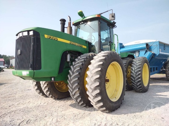 John Deere 9300 4x4 Tractor Sn: Rw9300h010121