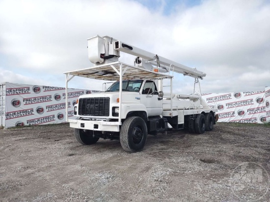 1999 GMC C7 ARTICULATING & TELESCOPIC BUCKET TRUCK VIN: 1GDT7H4C2XJ515688