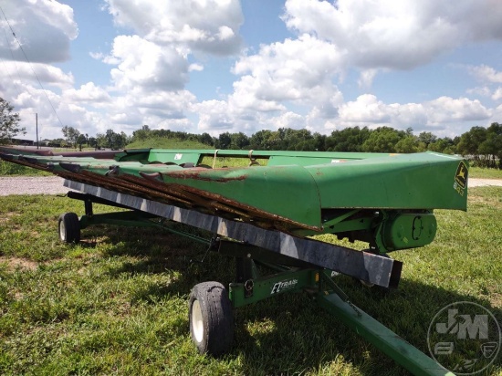 John Deere 843 Corn Head