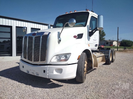2014 PETERBILT 579 TANDEM AXLE DAY CAB TRUCK TRACTOR VIN: 1XPBDP9X3ED238543