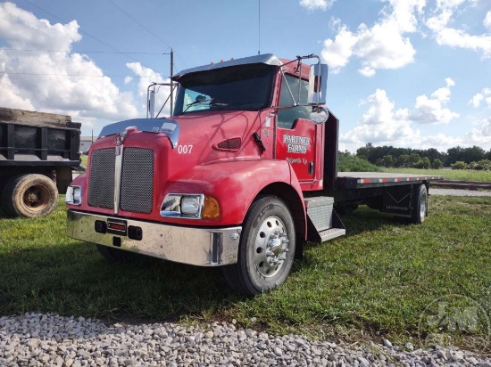 2006 KENWORTH T300 SINGLE AXLE FLATBED TRUCK VIN: 2NKMHD6X56M128752
