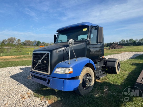 2007 VOLVO TRUCK VNM SINGLE AXLE DAY CAB TRUCK TRACTOR 4V4M19GF67N448967