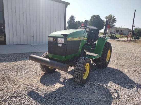 John Deere 4200 Sn: Lv4200h421935