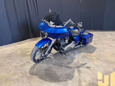 2013 Harley-Davidson Road Glide Custom VIN: 1hd1khm15db608508
