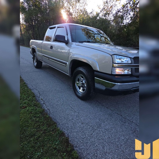 2004 CHEVROLET SILVERADO 4X4 EXTENDED CAB PICKUP VIN: 2GCEK19T741236674