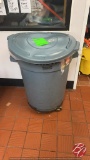 Rubbermaid Brute Garbage Can W/ Lid & Dolly