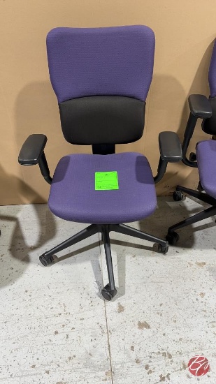 Steelcase T530602 Padded Office Chair W/ Casters