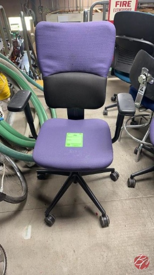 Steelcase T530602 Padded Office Chair W/ Casters