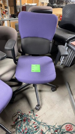 Steelcase T530602 Padded Office Chair W/ Casters