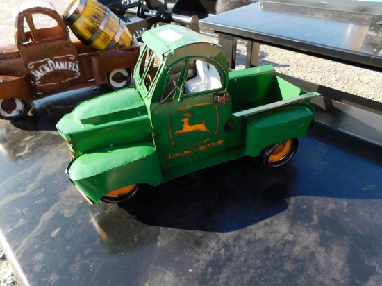 JOHN DEERE METAL TRUCK