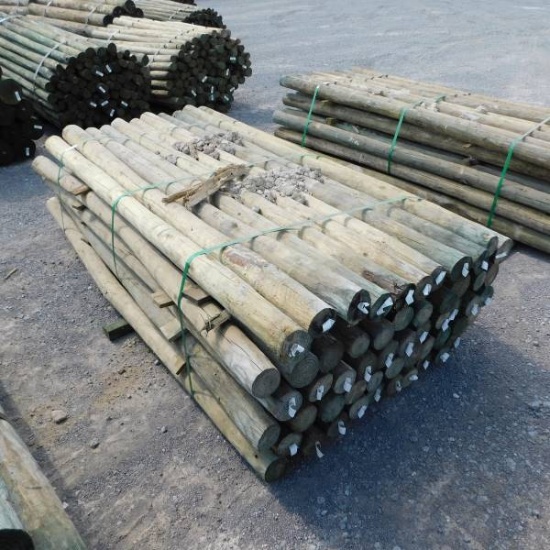 (1) BUNDLE OF WOODEN FENCE POSTS