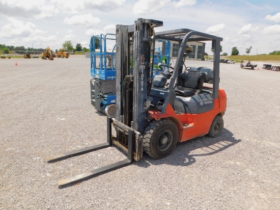 TOYOTA 7FGU25 FORKLIFT