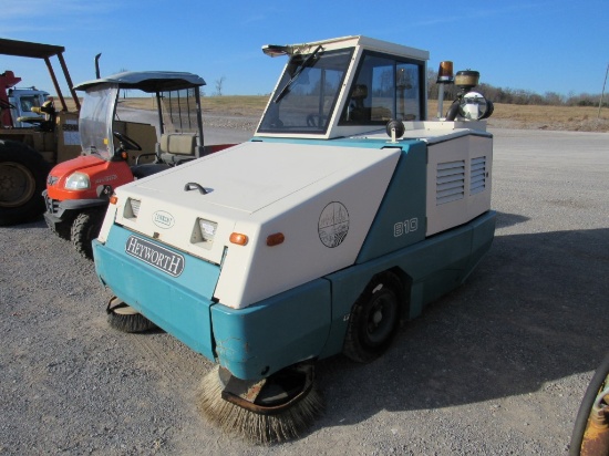 TENNANT 810 LP FLOOR SWEEPER