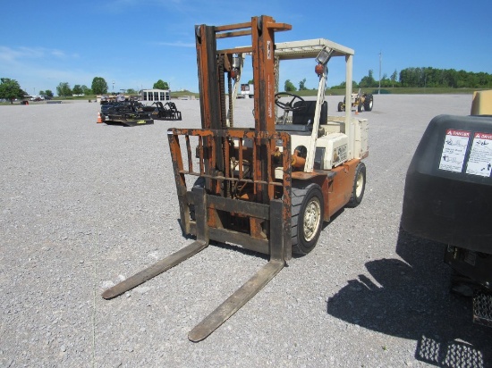 KOMATSU FD40ZT-4 PNEUMATIC FORKLIFT