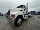 2018 MACK PINNACLE TANDEM AXLE TRUCK TRACTOR
